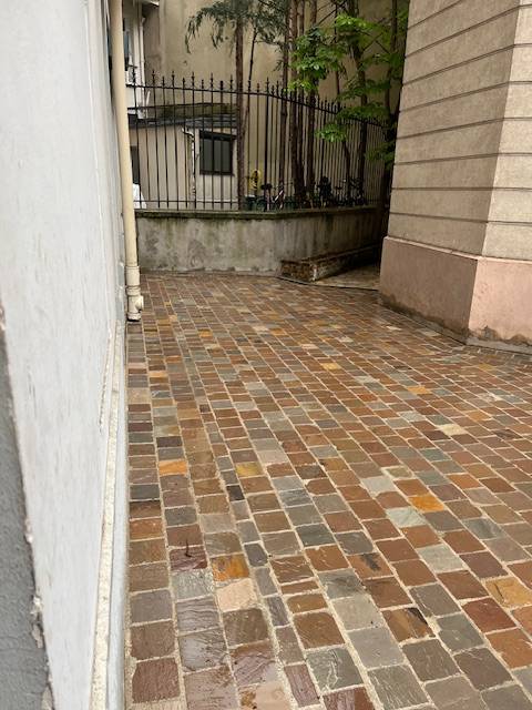Traitement d'un affaissement dans une cour intérieur d'une copropriété à Paris 16ème près de Boulogne Billancourt